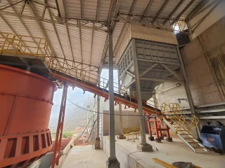 ESCALERAS METÁLICAS
